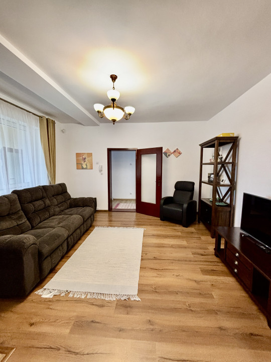 De închiriat apartament cu 3 camere la casă – Cartierul Ștrand, Sibiu