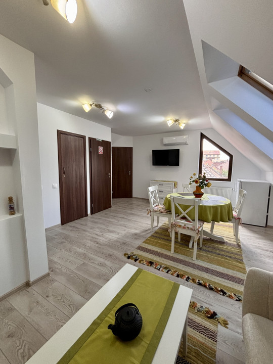 De vanzare - Pensiune zona centrala - 8 camere