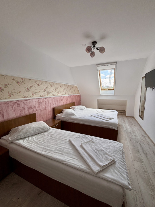 De vanzare - Pensiune zona centrala - 8 camere