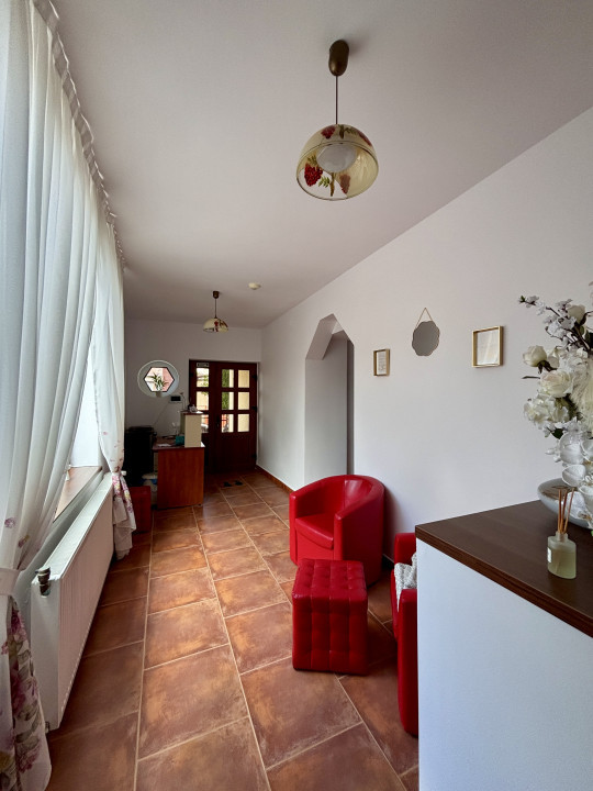 De vanzare - Pensiune zona centrala - 8 camere