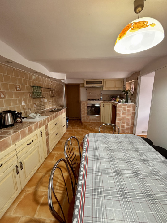 De vanzare - Pensiune zona centrala - 8 camere