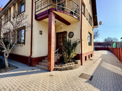 De vanzare - Pensiune zona centrala - 8 camere